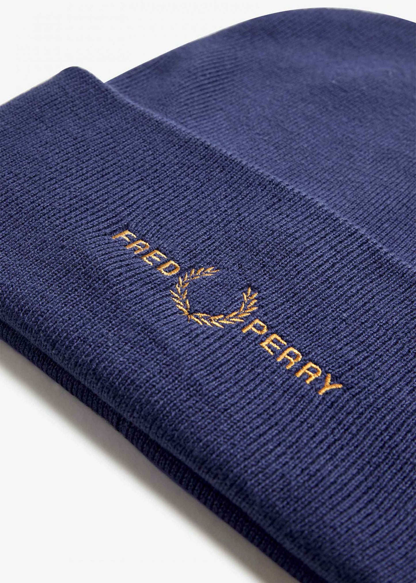 Fred Perry Mutsen Graphic beanie - fch nvy drk crml