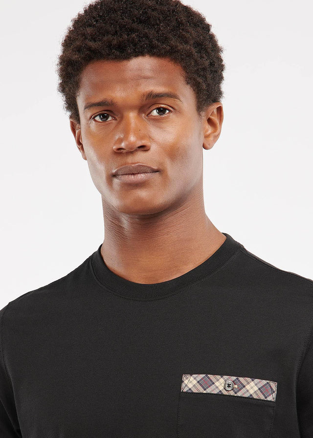 Barbour T-shirts Durness pocket tee - black