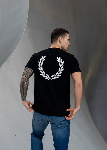 Fred Perry T-shirts Rear powder laurel graphic tee - black