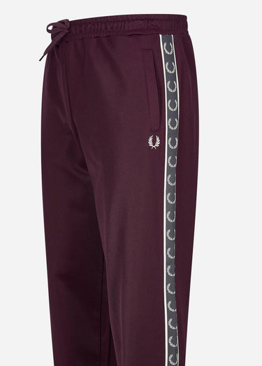 Fred Perry Joggingbroeken Seasonal taped track pant - oxblood gunmetal