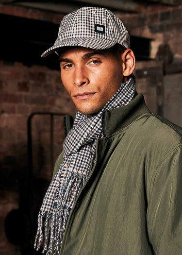 Weekend Offender Sjaals Volkanovski - check