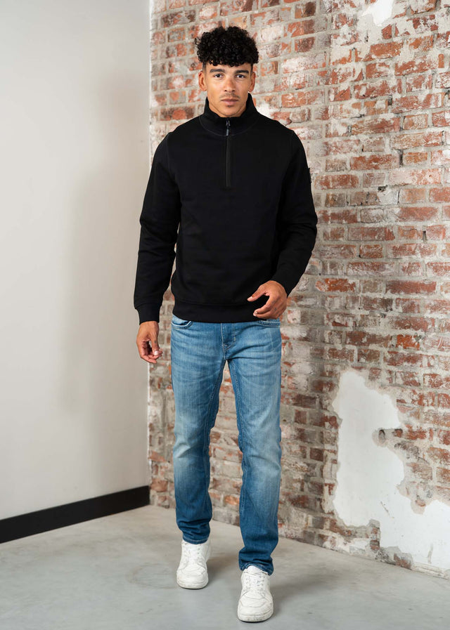 Weekend Offender Truien Kraviz - black