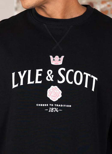 Lyle & Scott Truien Cheers to tradition graphic crew neck - jet black