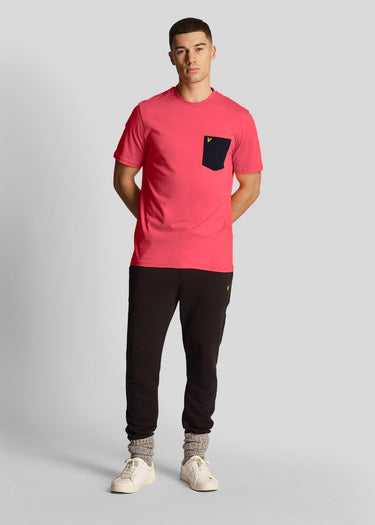 Lyle & Scott T-shirts  Contrast pocket t-shirt - electric pink dark navy 