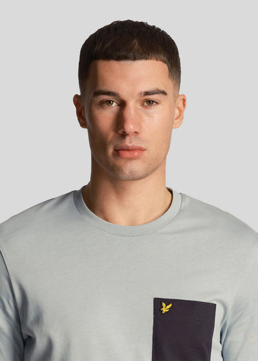 Lyle & Scott T-shirts  Contrast pocket t-shirt - slate-blue-dark-navy 