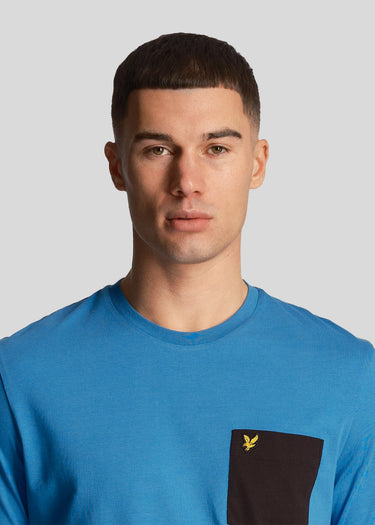 Lyle & Scott T-shirts  Contrast pocket t-shirt - spring blue jet black 