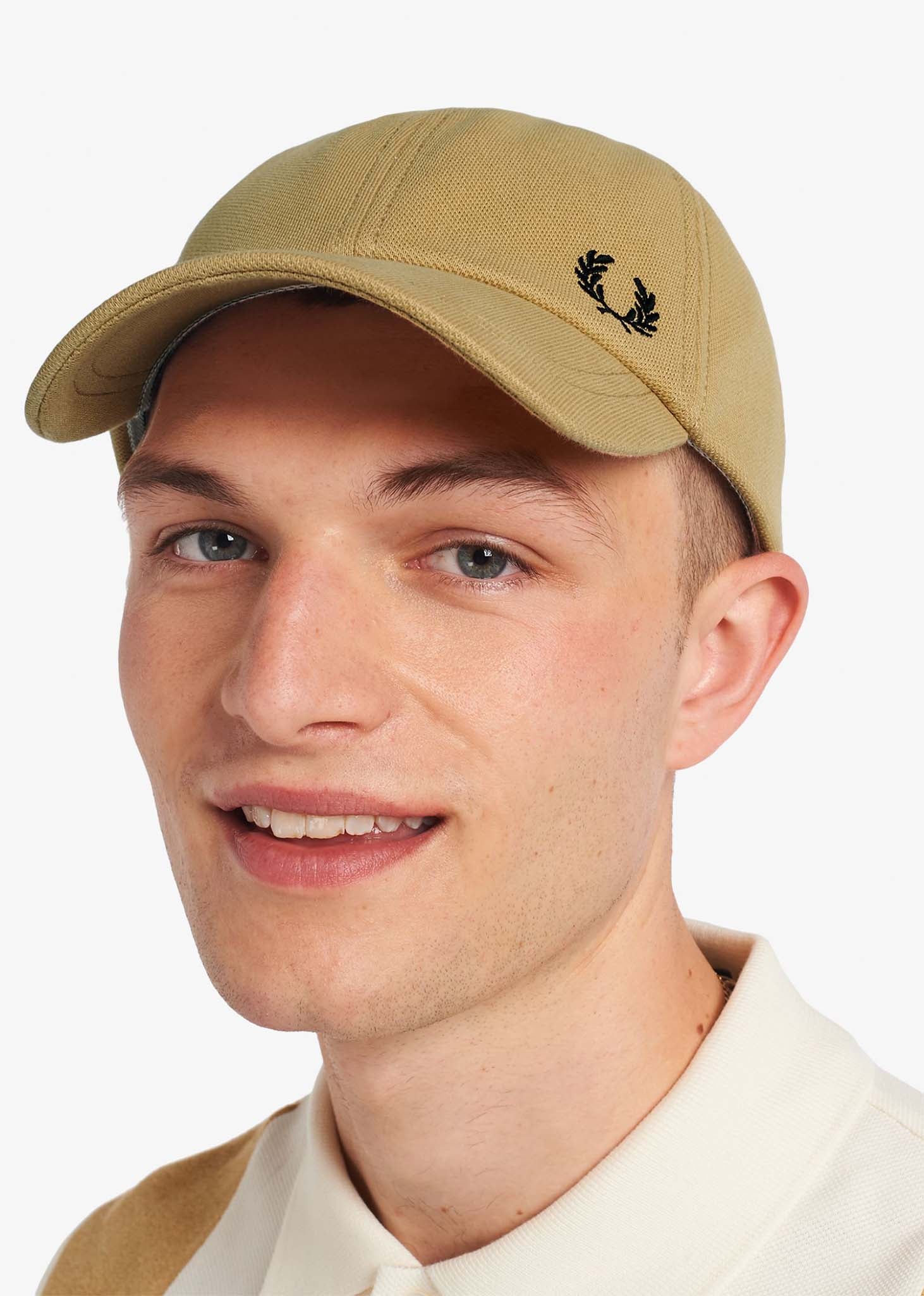 Fred Perry Petten  Kopie van Pique classic cap - desert 