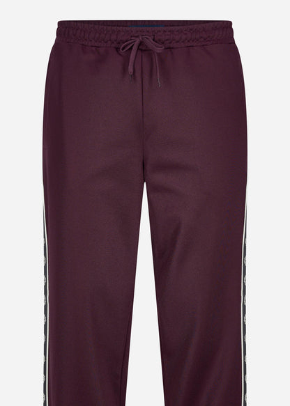 Fred Perry Joggingbroeken  Seasonal taped track pant - oxblood gunmetal 